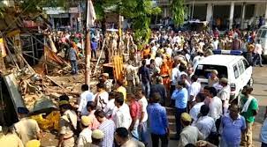 Prayagraj News: बारिश के दौरान जर्जर मकान का छज्जा गिरा, मलबे में दबकर चार लोगों की मौत, कई की हालत नाजुक