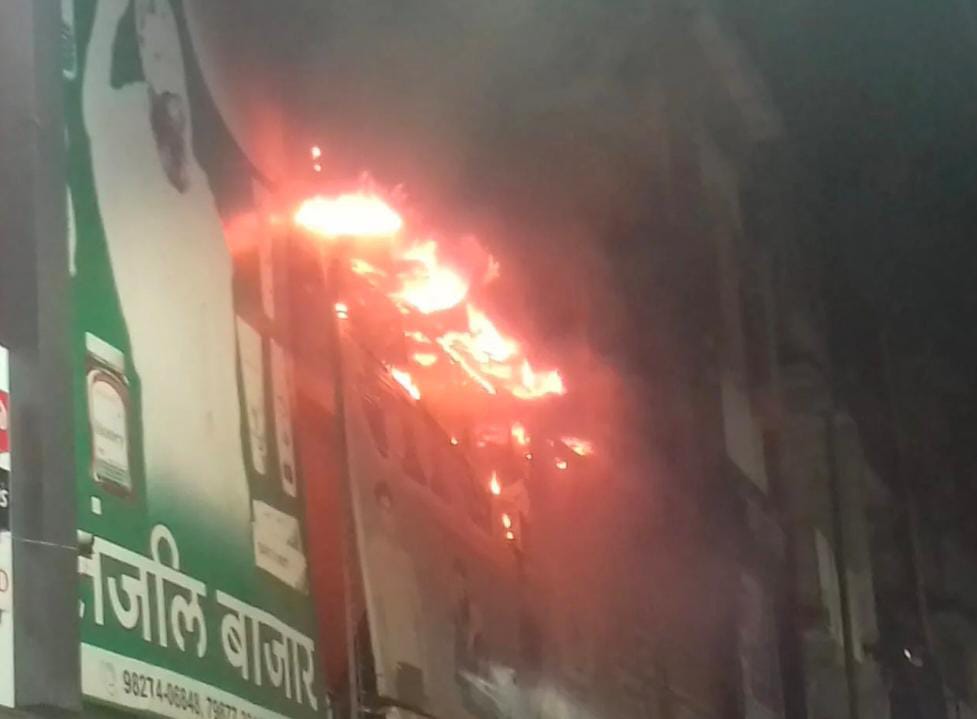 भिलाई ब्रेकिंग ; भिलाई पावर हाउस स्थित जवाहर मार्केट में दुकान में लगी आग
