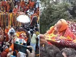 शंकराचार्य स्वामी स्वरूपानंद जी को दी गई समाधि, , श्रद्धालुओं ने किया नमन