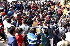 प्रयागरज में सीएमपी विधि कॉलेज के छात्रों ने किया चक्काजाम, एसपी सिटी के आश्वासन पर माने छात्र