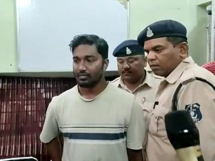 भिलाई के सेंट जेवियर्स स्कूल के प्राचार्य पर गंभीर आरोप,फादर उन्हें अकेले में बुलाते हैं।,किस करते हैं और गंदी बातें करते हैं।