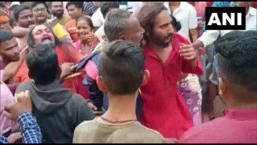 बच्चा चोरी के शक में साधुओं की जमकर पिटाई,
