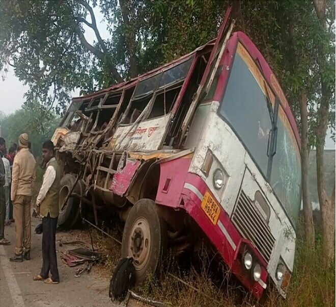 ट्रक-राेडवेज बस की सीधी भिड़ंत, चार की हालत नाजुक, मुख्यमंत्री ने हादसे पर दुख जताया,