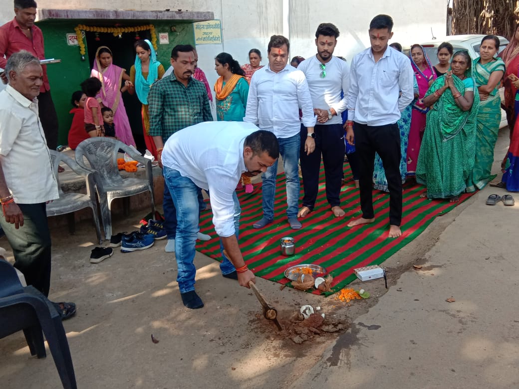 वार्ड 1 जुनवानी में हो रहा निरंतर विकास,सड़क व् नाली निर्माण का काम शुरू , पार्षद योगेश ने किया भूमि पूजन,क्षेत्र वासियों में खुसियों की लहर