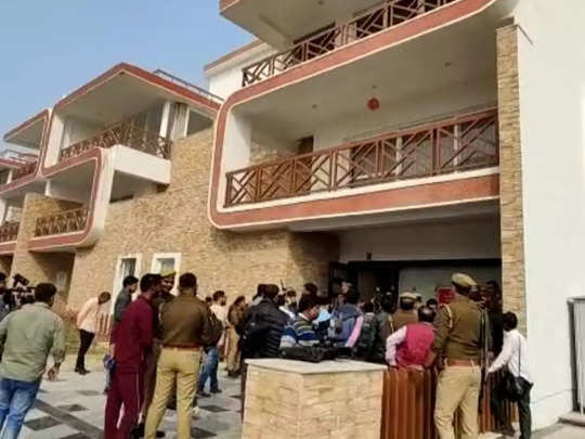 Bhadohi: पूर्व विधायक विजय मिश्र की बहू का लखनऊ में 11 करोड़ का फ्लैट कुर्क, एक दिसंबर को आया था फैसला