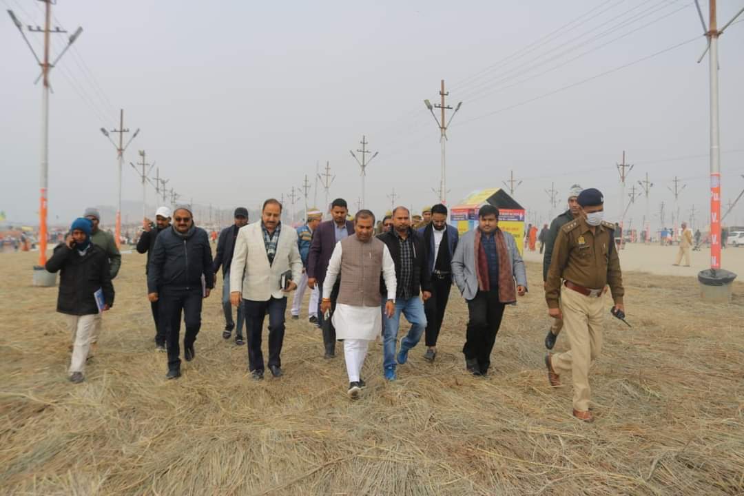 पौष पूर्णिमा के प्रथम स्थान पर्व के दृष्टिगत मंडल आयुक्त ने सभी संबंधित विभागों की बैठक करते हुए उनके द्वारा किए जा रहे कार्यों की समीक्षा की