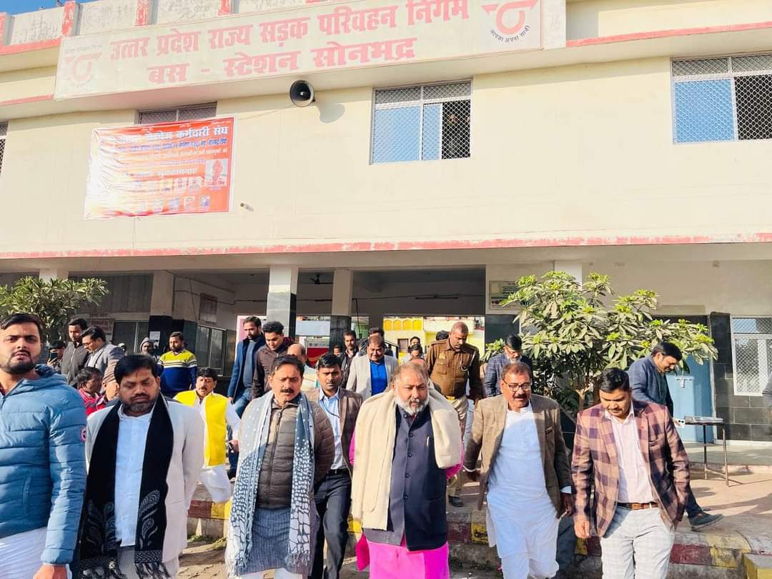 UP औचक निरीक्षण : उत्तर प्रदेश परिवहन मंत्री दयाशंकर सिंह अचानक हाईवे पर वाहनों की चेकिंग दीये सख्त निर्देश।