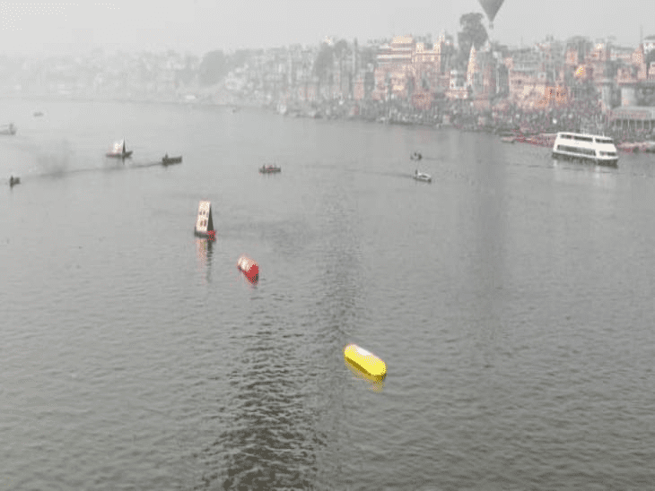 काशी में CNG बोट रैली खत्म, भव्य लेजर शो शुरू:केंद्रीय मंत्री बोले- रविदास घाट पर बनेगा देश का दूसरा नदी CNG टर्मिनल