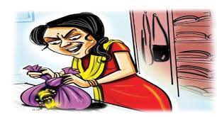 चोर महिला की करतूत कैमरे में कैद । घटना सीसीटीवी में कैद देंखे पूरा वीडियो