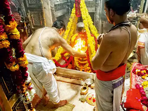 काशी विश्वनाथ की मंगला आरती हुई महंगी:पहले 350 रुपए देने पड़ते थे, अब 500 चुकाने होंगे; मंदिर को दान में मिले 105 करोड़