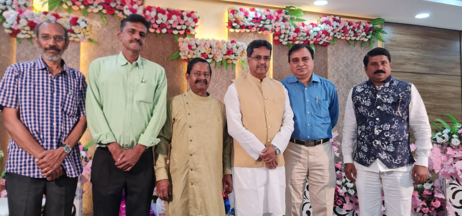 त्रिपुरा के मुख्यमन्त्री डां मानिक साहा से विशेष चर्चा : विजय येचुरी एवं डाँ अनुपम लाल द्वारा