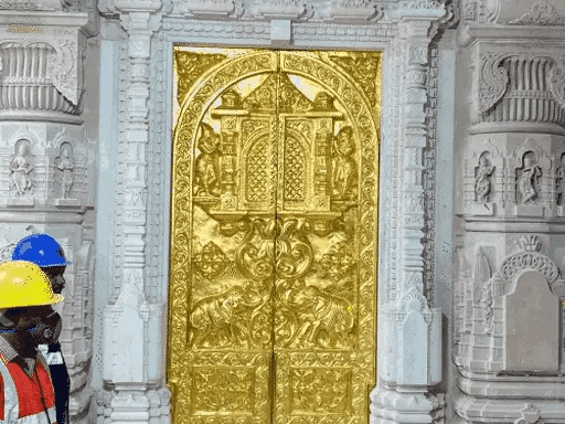 राम मंदिर में सोने के दरवाजे की पहली फोटो:3 दिन में 13 और दरवाजे लगेंगे; 42 दरवाजों पर 100Kg सोने की परत चढ़ाई जाएगी