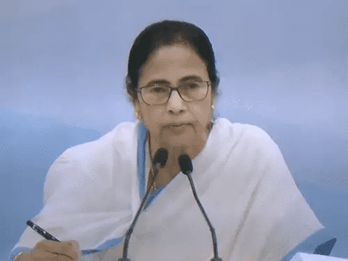 कोलकाता रेप-मर्डर केस, जूनियर डॉक्टर्स ने भूख हड़ताल खत्म की:मंगलवार को होने वाली हेल्थ स्ट्राइक भी कैंसिल, सीएम ममता से मीटिंग के बाद फैसला