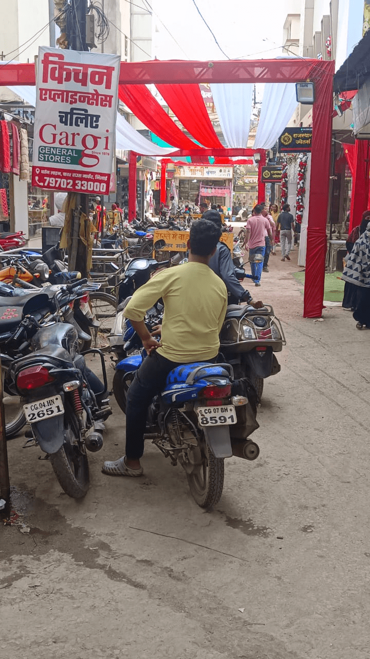 ग्राहकों के लिए सजा बाजार : धनतेरस पर तीन शुभ योग खरीदारी के लिए महाफलदायी, भौम प्रदोष सोने पर सुहागा