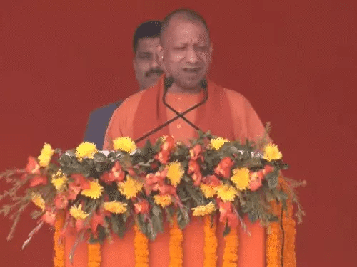 वाराणसी में योगी बोले- संत कभी शांत नहीं बैठ सकता:धर्म सुरक्षित तो हम भी सुरक्षित; एक काम पूरा तो दूसरे पर लग जाना है