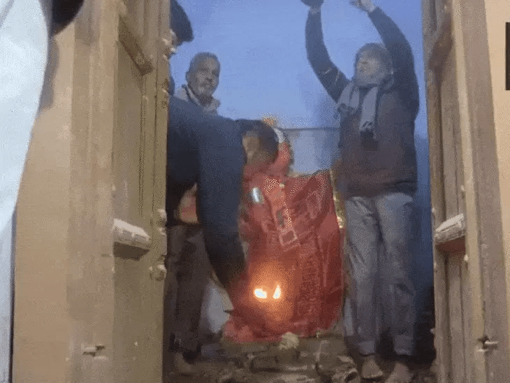 संभल के मुस्लिम मोहल्ले में मिले मंदिर का सच:46 साल पहले दंगा भड़का, 184 मौतें; हिंदुओं ने घर छोड़ा तो पूजा रुकी