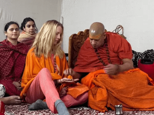 महाकुंभ से अचानक लौटीं लॉरेन पॉवेल, भूटान पहुंचीं:एपल को-फाउंडर की पत्नी के लिए 92 साल बाद प्रयागराज से उड़ी इंटरनेशनल फ्लाइट