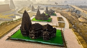 महाकुंभ में 12 ज्योतिर्लिंग के दर्शन:11 एकड़ में भारत के नक्शे पर बना; 22 आर्टिस्ट ने स्क्रैप से तैयार किया शिवालय पार्क