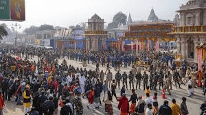 अयोध्या में हाई-अलर्ट, हनुमानगढ़ी में भक्तों की भारी भीड़:रैपिड एक्शन फोर्स तैनात, चंपत राय की लोगों से अपील- अभी कुछ दिन दर्शन करने नहीं आए