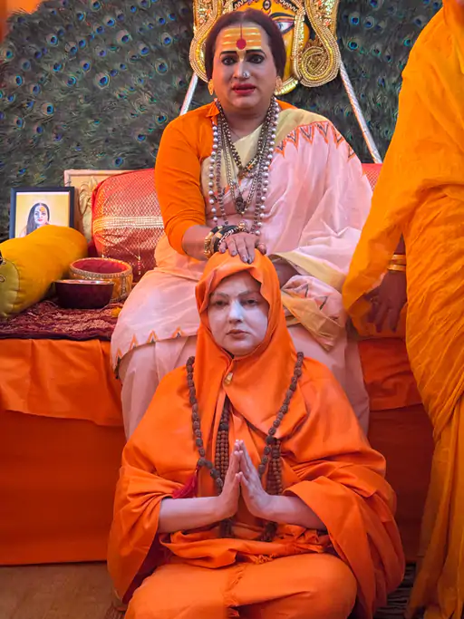 महाकुंभ लौटीं ममता कुलकर्णी ने भस्म लगाकर किया श्रृंगार:बोलीं- धीरेंद्र शास्त्री की जितनी उम्र, उससे ज्यादा मेरी तपस्या; बाबा रामदेव महाकाल से डरें