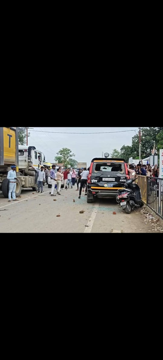 चंद्रशेखर के समर्थकों ने ही प्रयागराज में तोड़फोड़-आगजनी की:पुलिस का दावा- 55 अरेस्ट, 550 की तलाश, आजाद बोले- उपद्रवी मेरी पार्टी के नहीं